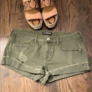 Size 4 like new express short